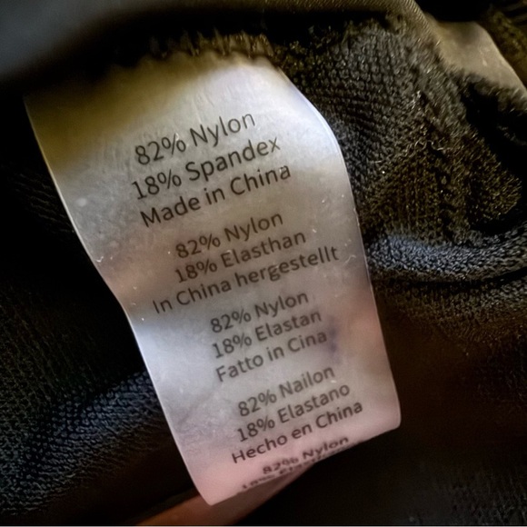 Elegant Womens Black Ruffled swimsuit with a cut out middle Size XL Beach - Picture 9 of 12